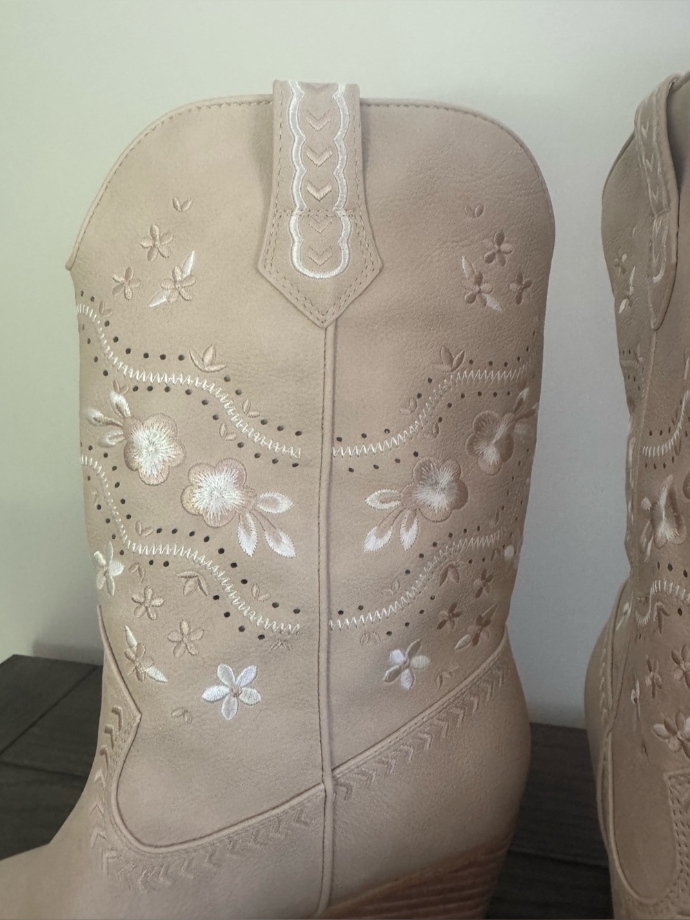 Dolce Vita Cream Anita Floral Embroidered Heeled Western Boots Size 9.5 - Picture 8 of 12